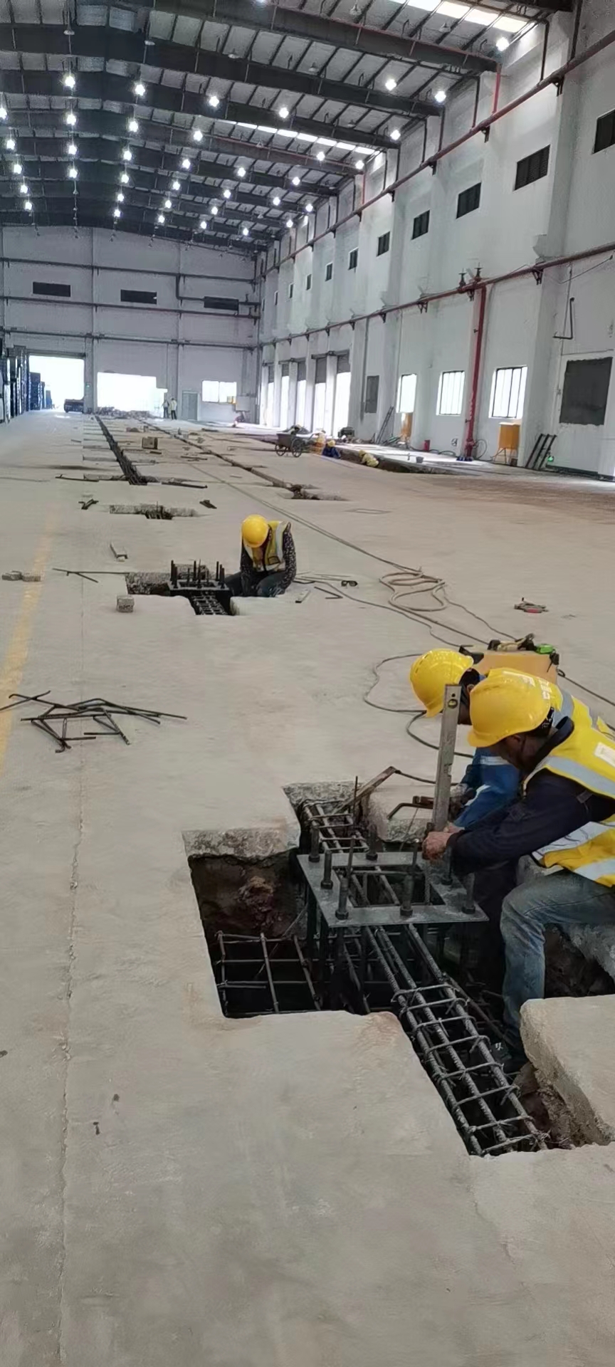 高強螺栓安裝擴孔處理，各規范怎么規定的？   廣州鋼結構公司選擇廣州經緯鋼結構工程有限公司   咨詢電話：13925156722