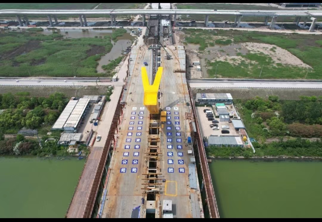 1246噸超大鋼塔成功轉體，國內首座內傾式全鋼結構斜拉橋鋼塔實現成功轉體    廣東鋼結構公司選擇廣州經緯鋼結構工程有限公司 咨詢電話：13925156722